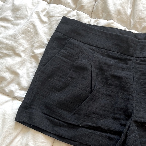 J CREW Mini Pleated Linen Shorts (in Black - Size 8) - Picture 2 of 6